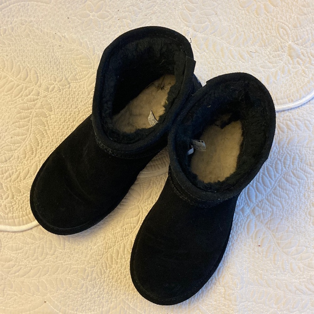 Like new - Women’s BearPAW short sheepskin/wool blend lining boots, Sized 7